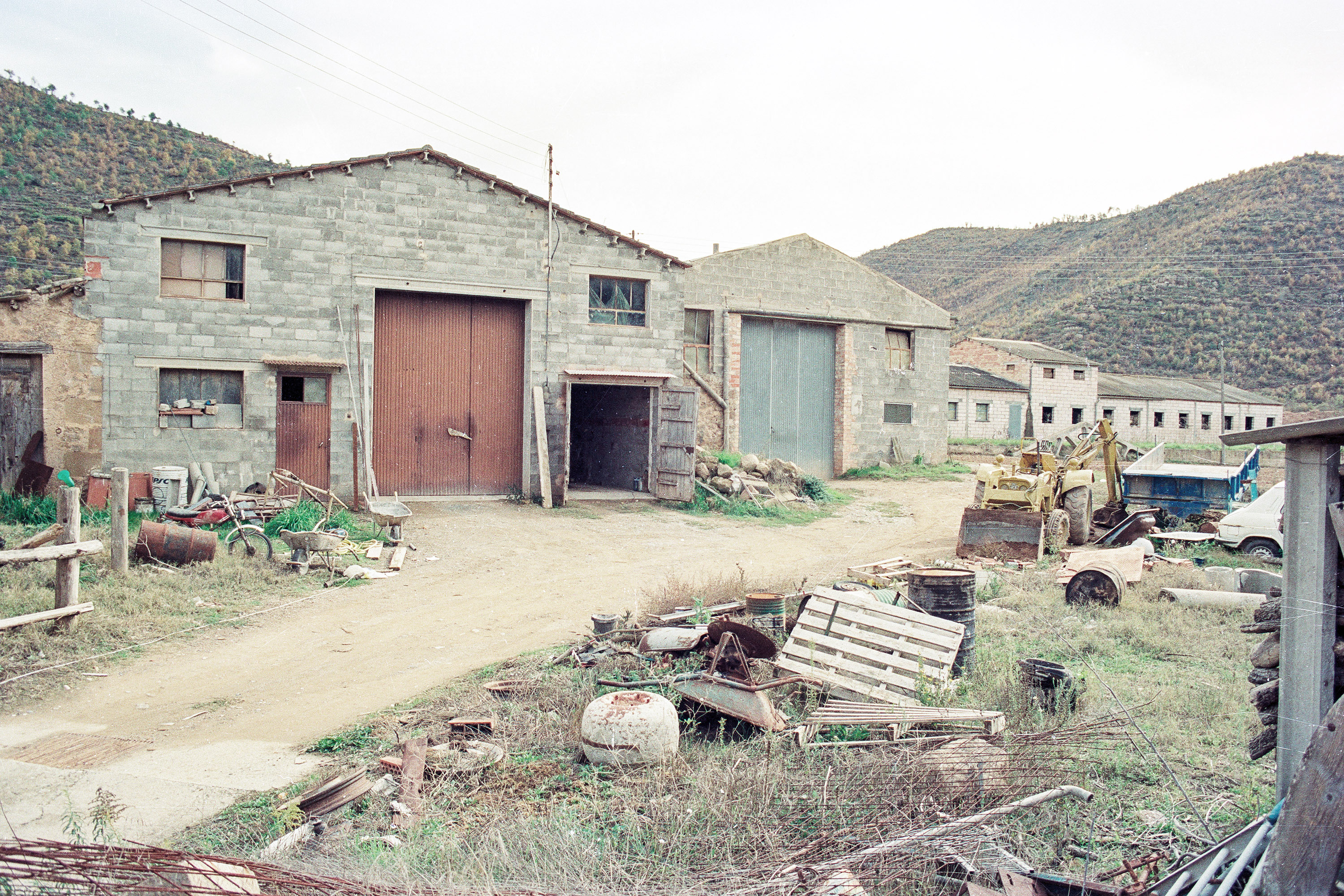 Cobert i era del Mir; Coberts i Granja de Cal Fonso