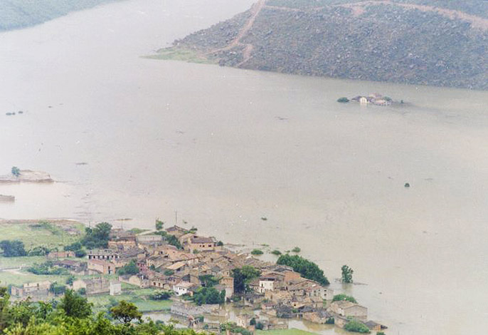 Panoràmica de Miralpeix i Tiurana - Maig 1999