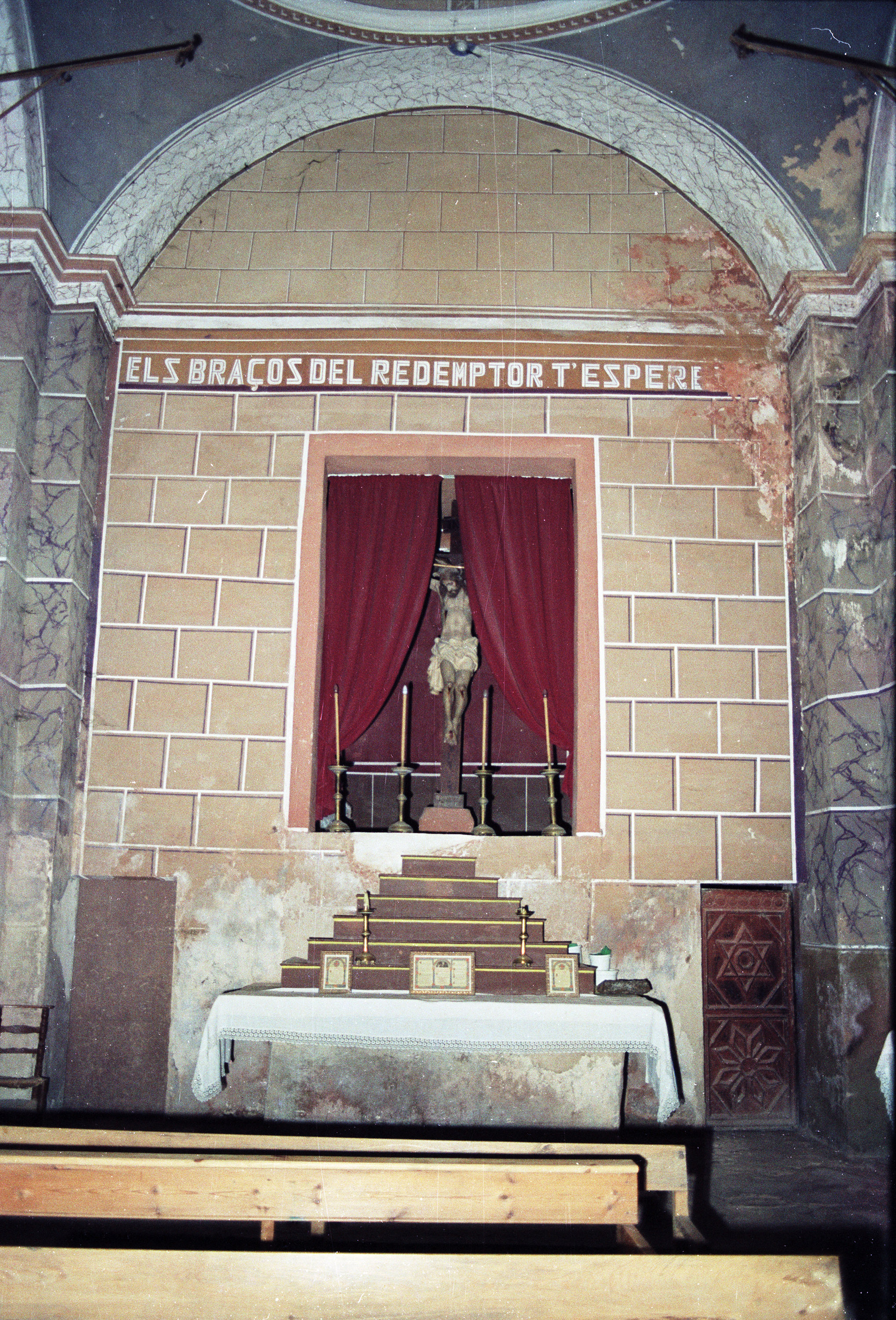 Interior Església; Altar del Sant Crist